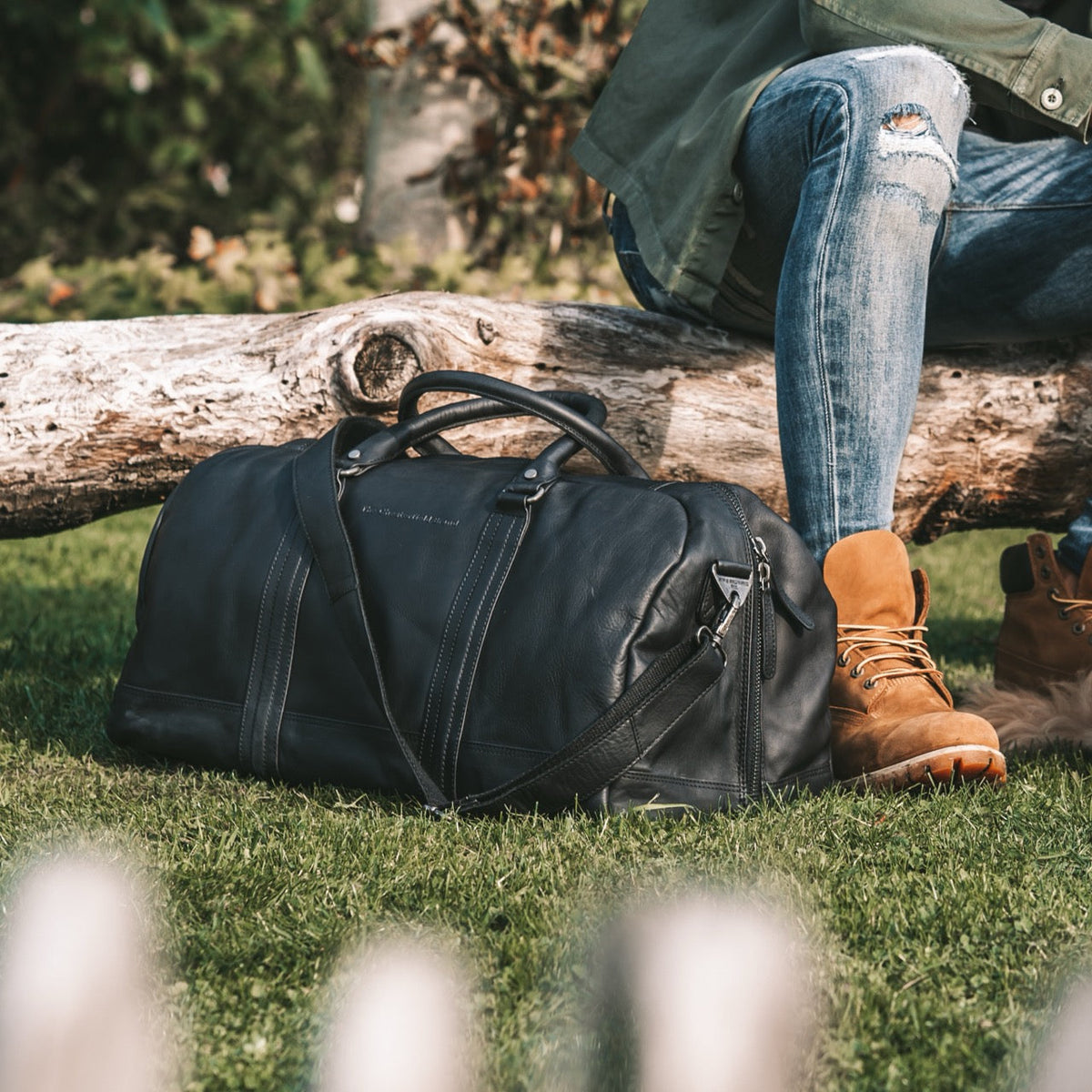 Melbourne Full-Grain Leather Weekender Bag para Mujer - Structured Side Profile Showing Gusset Depth &amp; Expansion Capacity