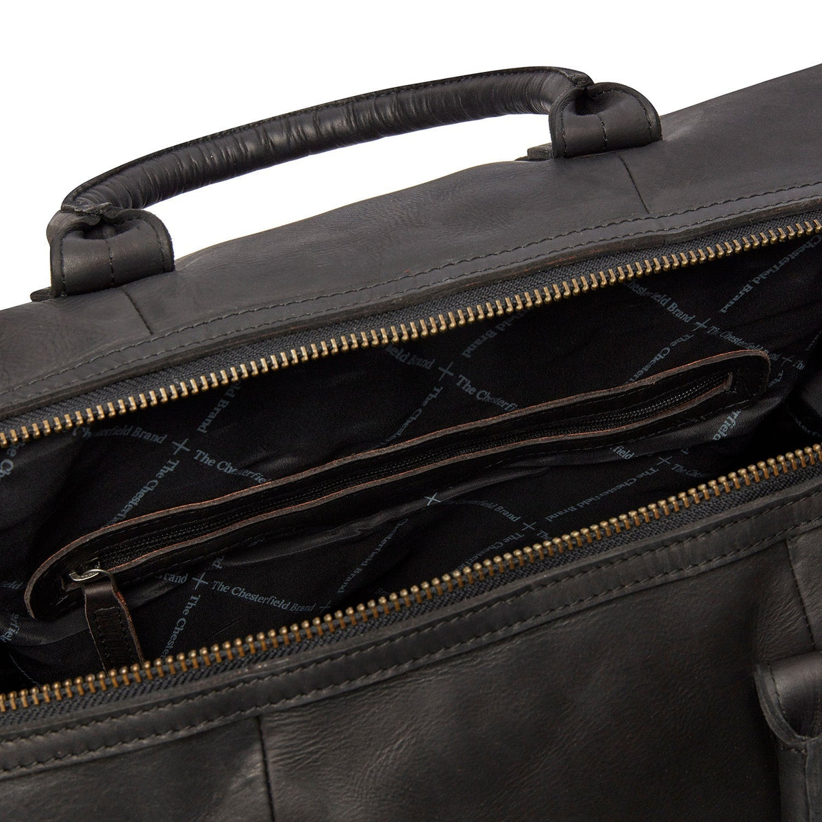 Solid Antique Brass Hardware &amp; Heavy-Duty Dual Zipper Detail on Portsmouth Full-Grain Leather Weekender Bag para Mujer