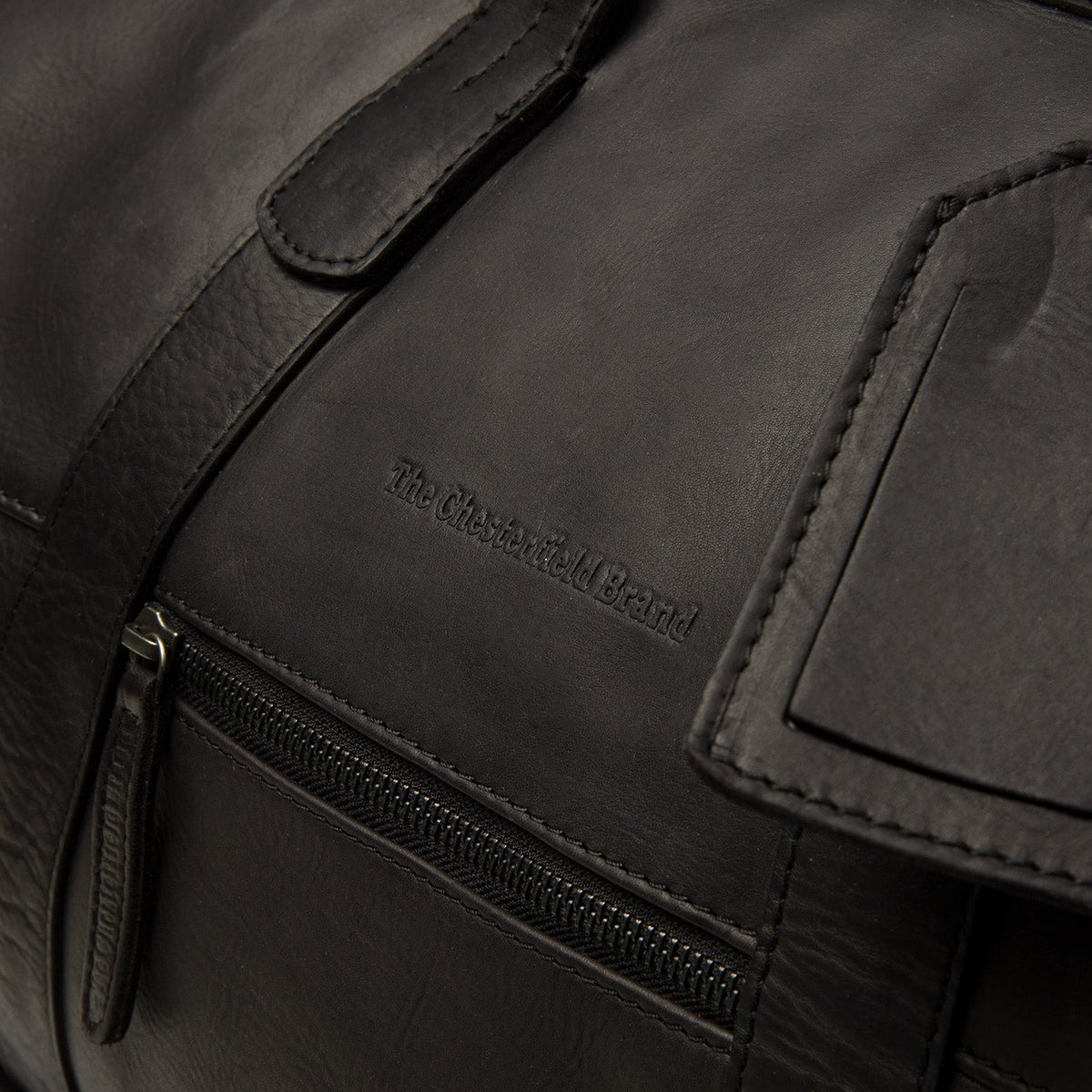 100% Full-Grain Wax Pull-Up 100% Full-Grain Leather Grain Texture &amp; Handcrafted Patina Detail