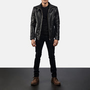 Men's Legacy Negro Chaqueta Biker de Cuero para Hombre - Vista de perfil lateral con corte ergonómico de manga