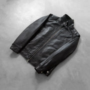 Button &amp; Hem Craftsmanship Construction Detail on Men's Legacy Negro Chaqueta Biker de Cuero para Hombre