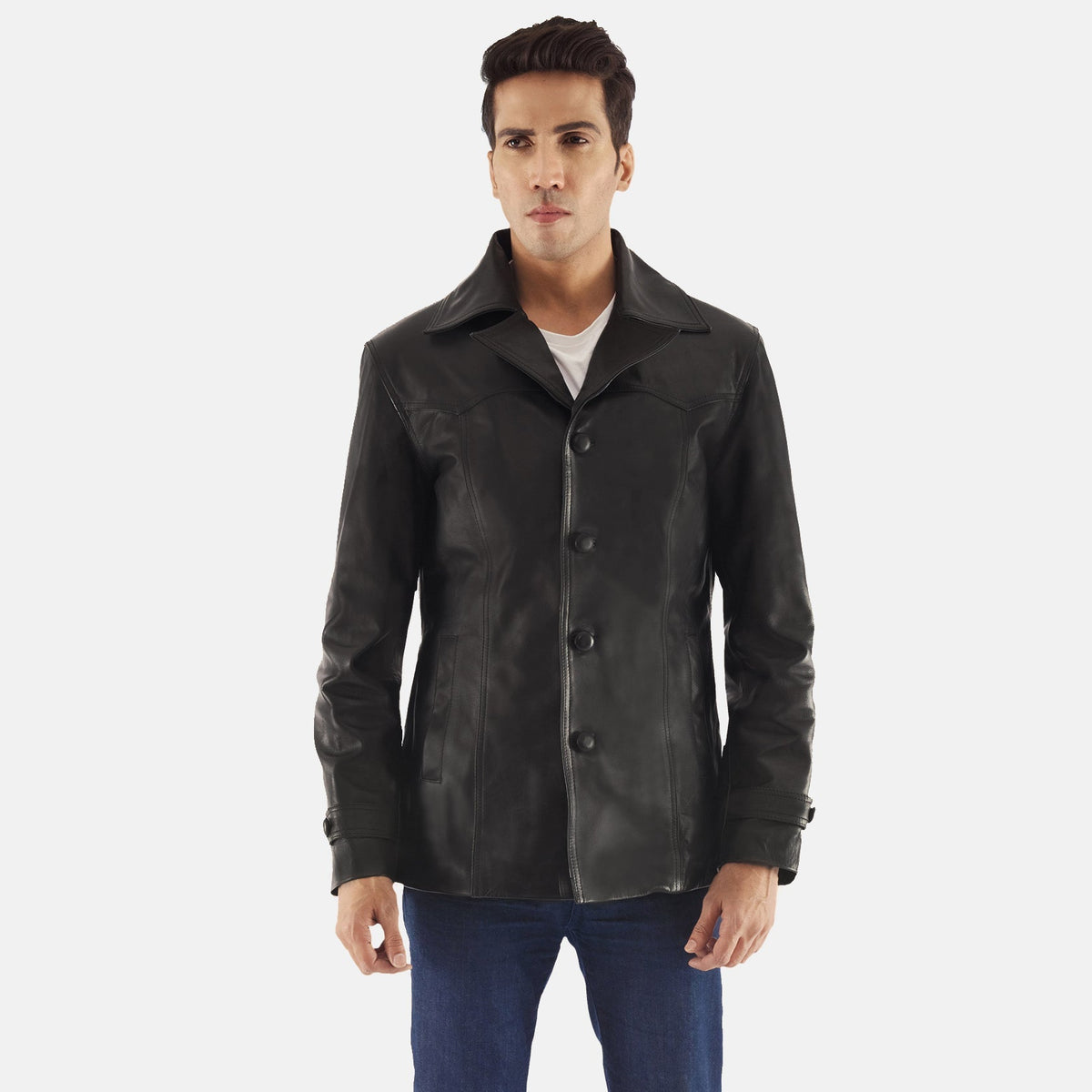 
Leo Negro Abrigo de Cuero para Hombre in Black Cowhide Leather - Vista frontal y silueta entallada | Comprar online