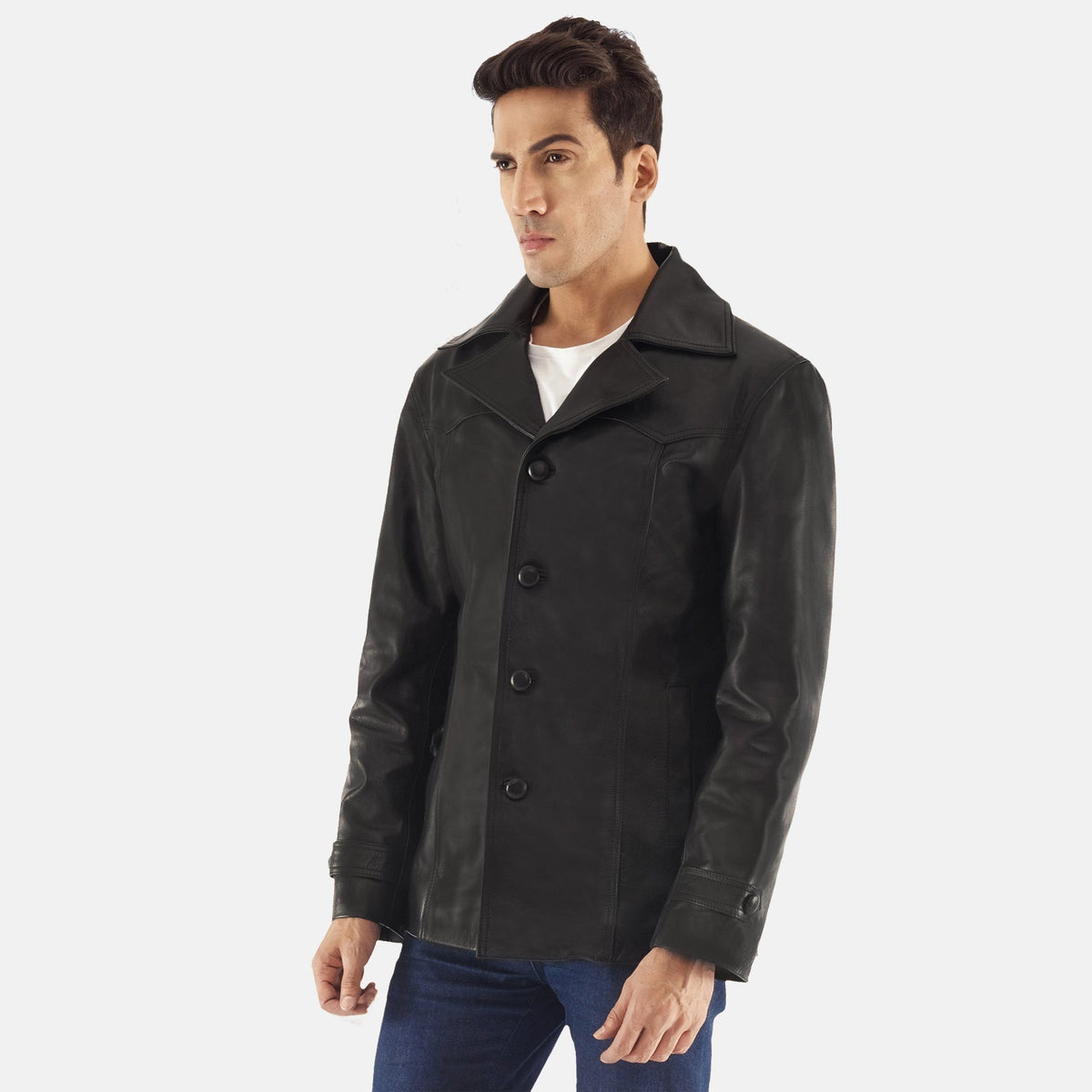 
Black Cowhide leather Blazer - Vista posterior con hombros definidos y bajo impecable