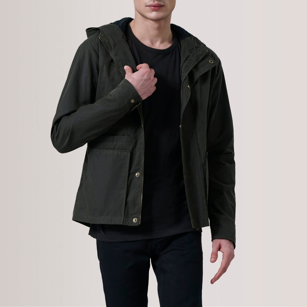 Marlo Olive Canvas Hooded Work Chaqueta de Cuero para Hombre For Men in Olive Waxed Cotton Canvas - Vista frontal y silueta a medida | Comprar online