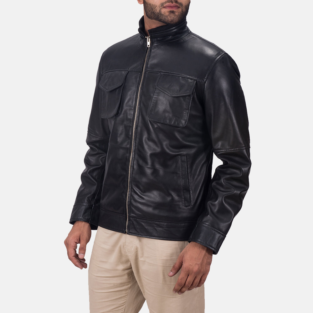 
Black Sheepskin leather Jacket - Vista posterior con hombros definidos y bajo impecable