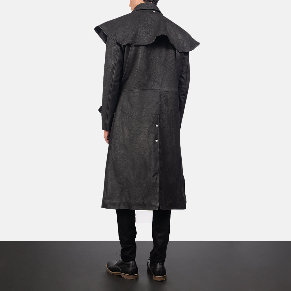 
Maverick Negro Leather Duster para Hombre - Vista lateral mostrando el corte ergonómico de mangas