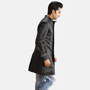 Black Sheepskin leather Coat - Vista trasera con ajuste entallado en hombros y bajo impecable