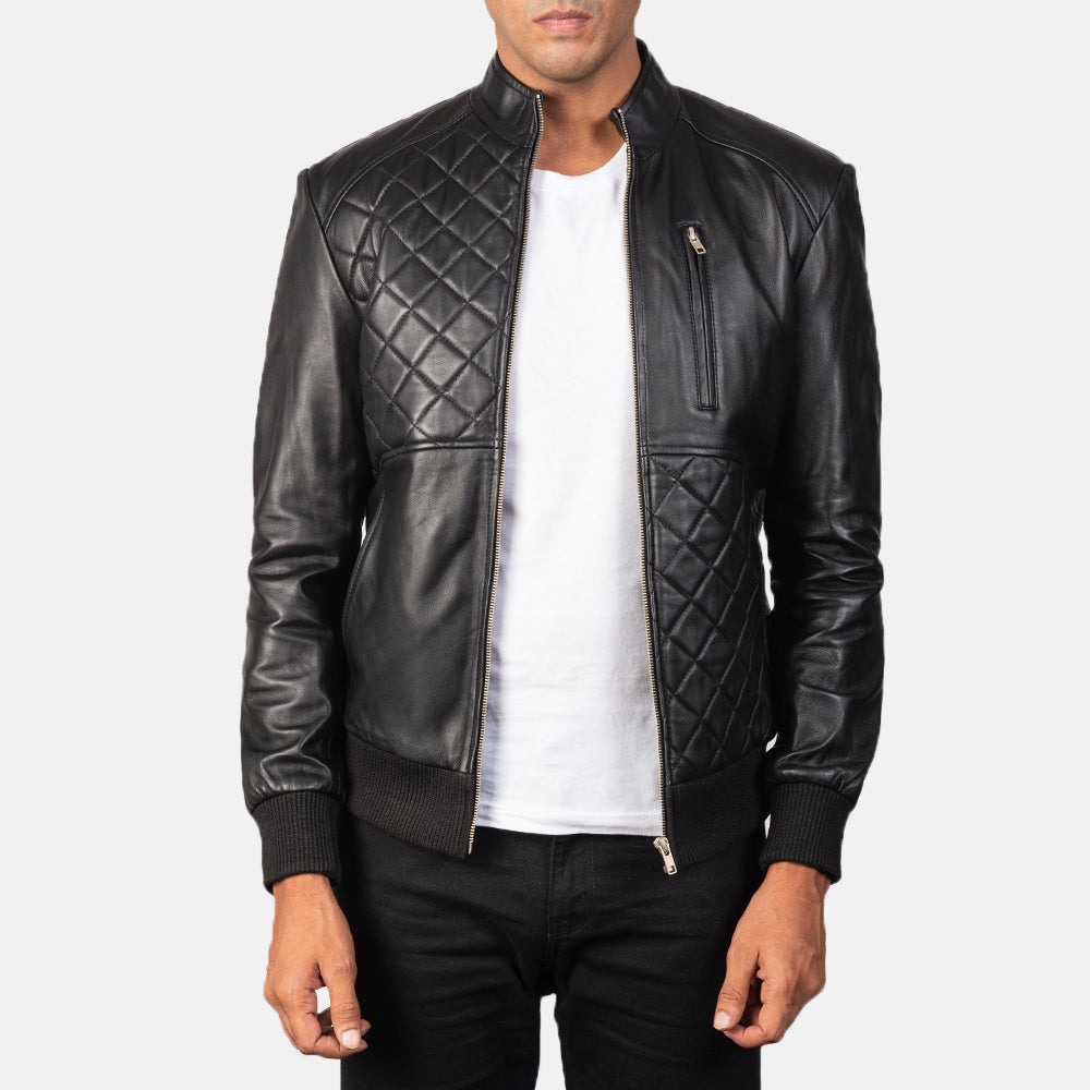 
Moda Black Leather Bomber Jacket in Black Sheepskin Leather - Vista frontal y silueta entallada | Comprar online
