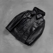 Styled Fit Perspective of Men's Moulder Hooded Negro Chaqueta de Cuero para Hombre on Model - Natural Daylight Drape