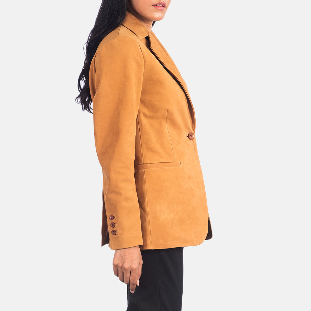 Detalle de cerca of Notch &amp; Button Hardware on Women's Norma Brown Suede Blazer