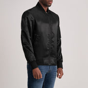 Black Satin Bomber Jacket - Vista trasera con ajuste entallado en hombros y bajo impecable