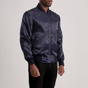 Blue Satin Bomber Jacket - Vista trasera con ajuste entallado en hombros y bajo impecable