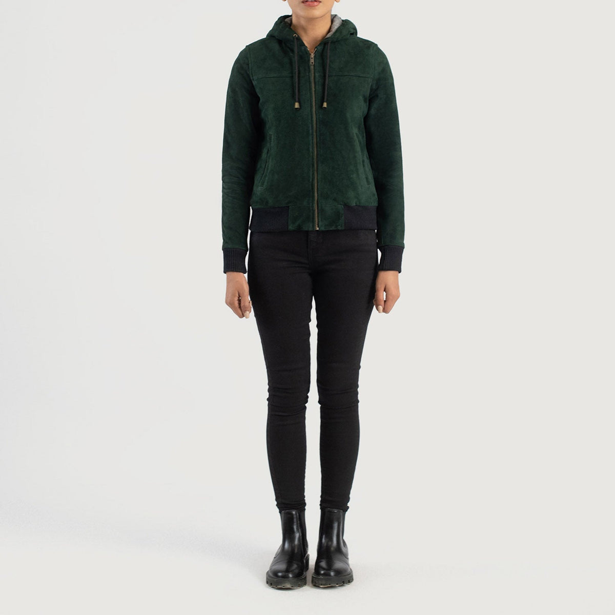 
Rebella Green Hooded Suede Bomber Jacket - Vista lateral mostrando el corte ergonómico de mangas