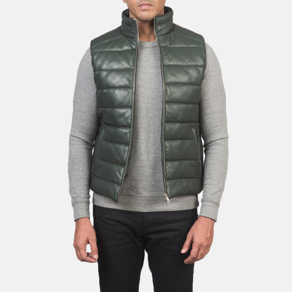 
Reeves Verde Leather Chaleco acolchado para Hombre in Green Sheepskin Leather - Vista frontal y silueta entallada | Comprar online