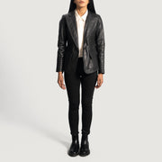 Detalle de cerca of Notch &amp; Button Hardware on Women's Selina Negro Blazer de Cuero de Cuero para Mujer
