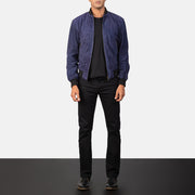 Men's Shane Navy Blue Suede Bomber Jacket - Vista de perfil lateral con corte ergonómico de manga
