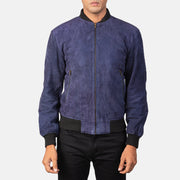 Detalle de cerca of Varsity &amp; Zipper Hardware on Men's Shane Navy Blue Suede Bomber Jacket