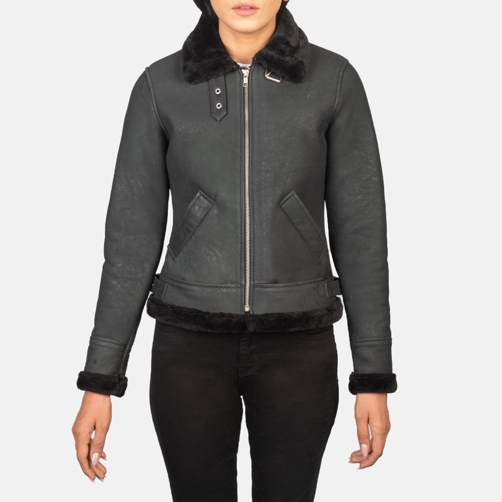 
Vista de detalle of Buckled Collar & Zipper Hardware on Sherilyn B-3 Distressed Black Leather Bomber Jacket