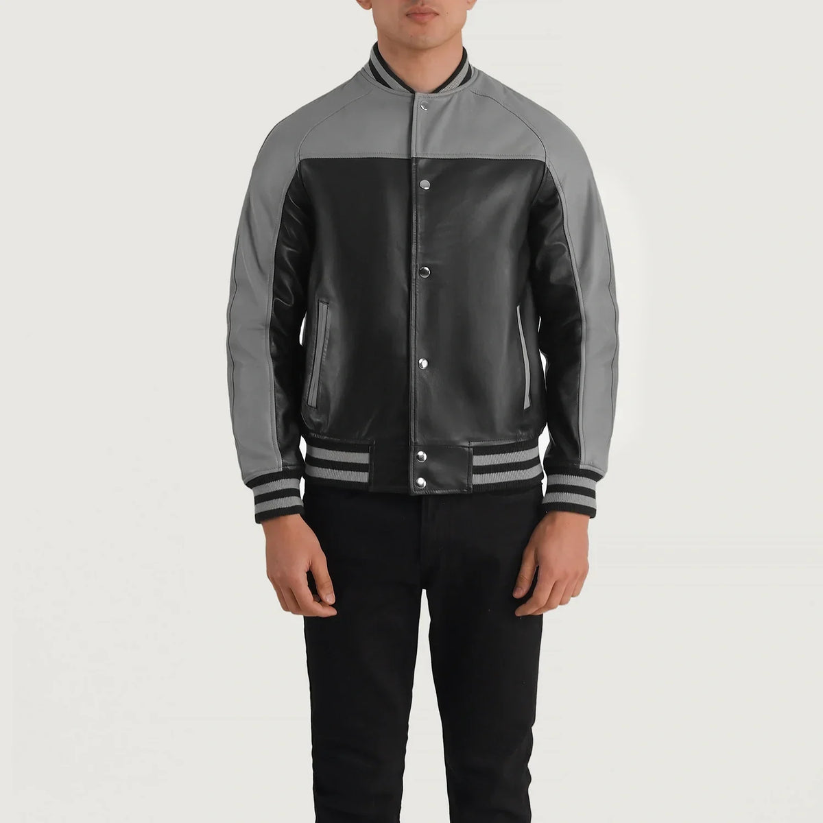 Detalle de cerca of Varsity &amp; Snap Buttons Hardware on Terrance Black &amp; Red Leather Varsity Jacket
