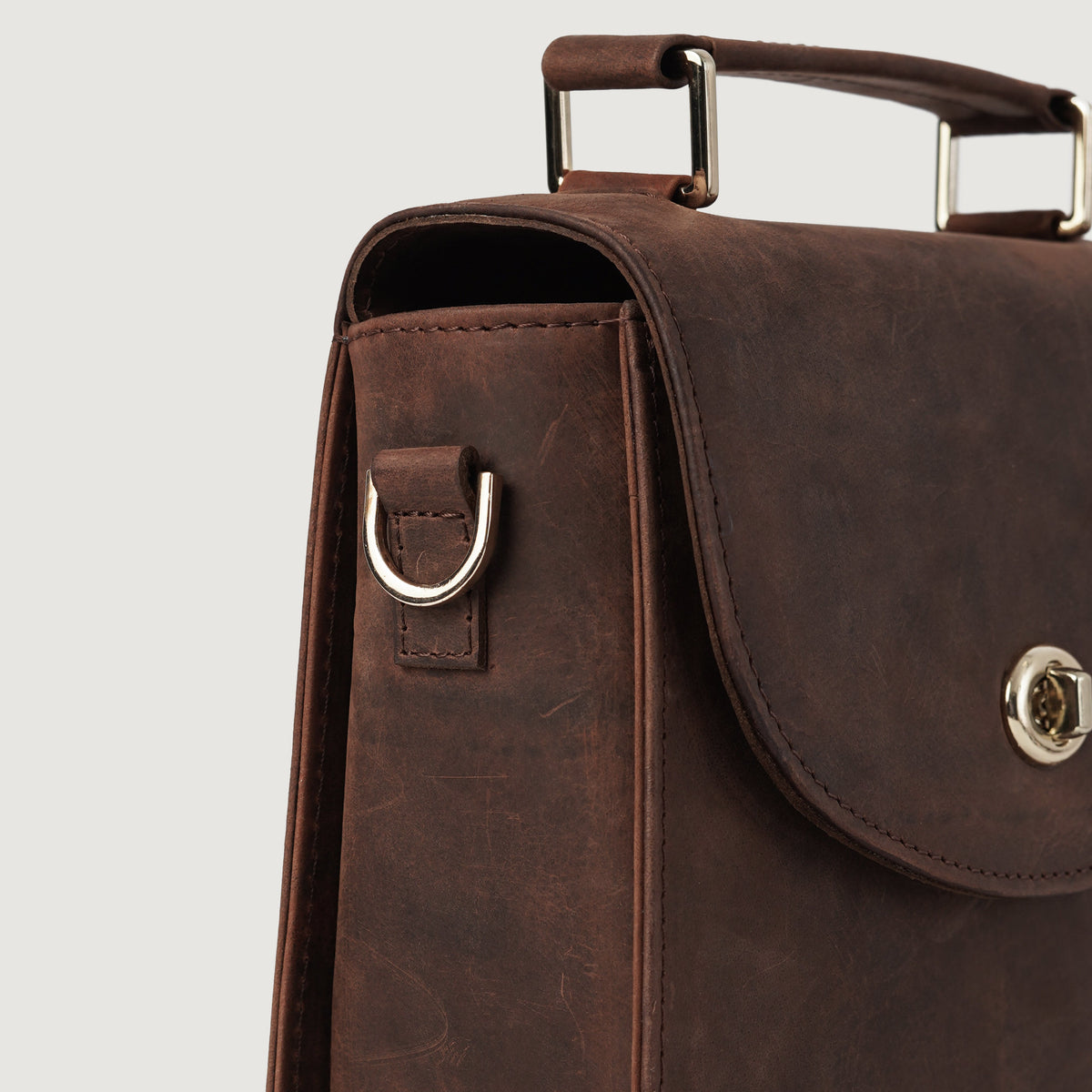 
Solid Antique Brass Hardware & Heavy-Duty Dual Zipper Detail on The Sandra Vintage Distressed Brown Leather Saddle Bag For Women