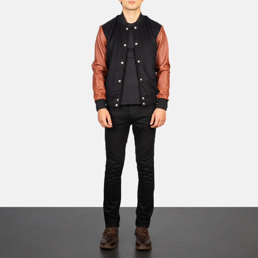 Men's Vaxton Brown Hybrid Varsity Jacket - Vista de perfil lateral con corte ergonómico de manga