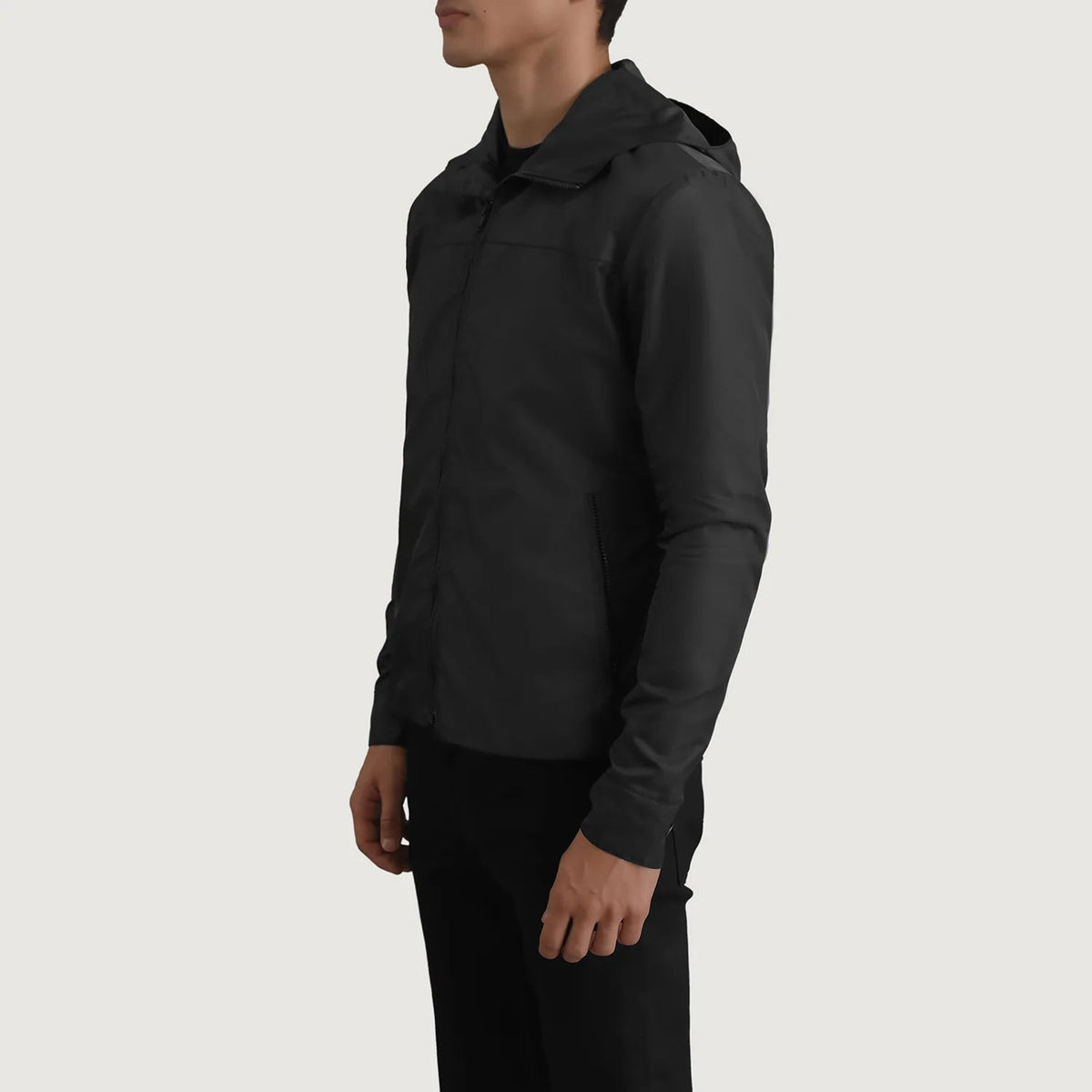 
Black Full-Grain Leather Hooded Jacket - Vista posterior con hombros definidos y bajo impecable