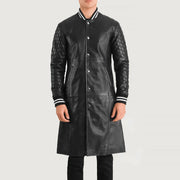 Detalle de cerca of Varsity collar &amp; Snap Button button Hardware on Wilde Negro Leather Varsity Abrigo de Cuero para Hombre