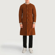 Wilde Marrón Suede Varsity Abrigo de Cuero para Hombre - Vista de perfil lateral con corte ergonómico de manga