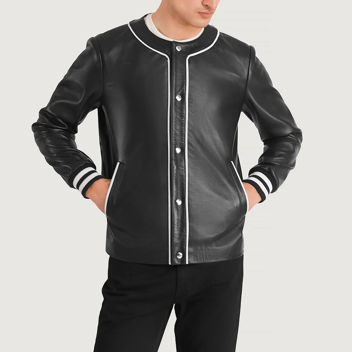 Detalle de cerca of Collarless &amp; Snap Button Buttons Hardware on Willis Black Leather Varsity Jacket